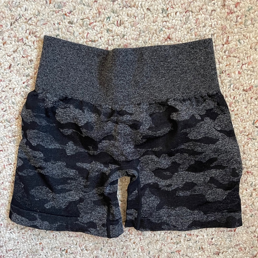 gymshark scrunch butt camo shorts!
